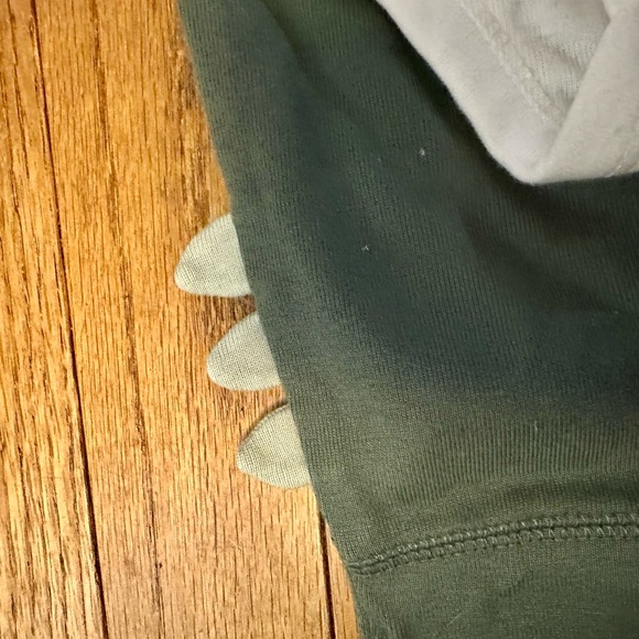 Carter's White and Green Baby Apparel - Picture 4 of 8